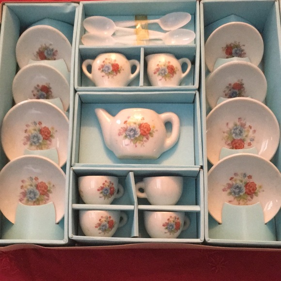 Vintage Little Lady 19 piece China Tea Set - Picture 2 of 6